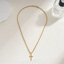 Colar com Pingente de Cruz